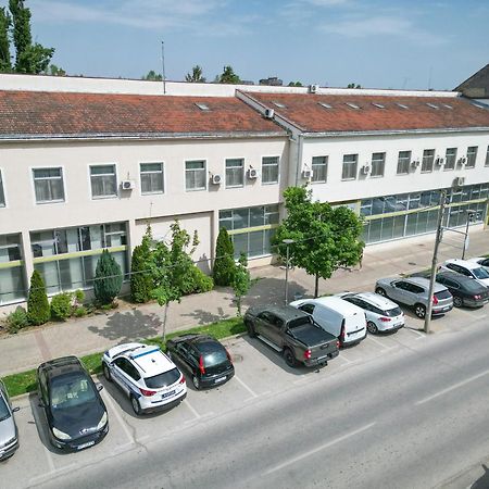 Hotel Fontana Bačka Palanka Extérieur photo