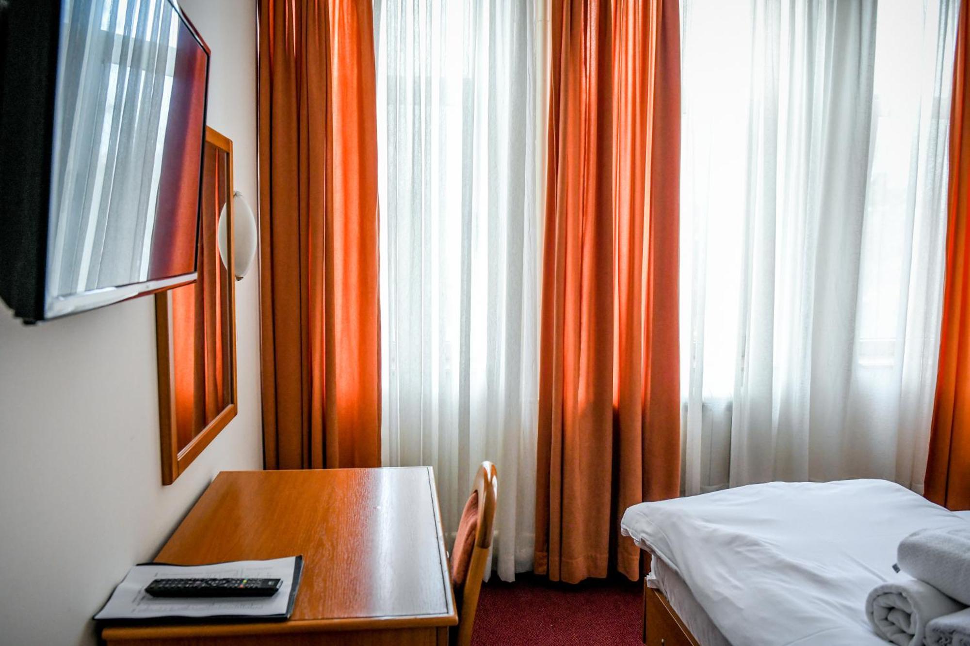 Hotel Fontana Bačka Palanka Extérieur photo