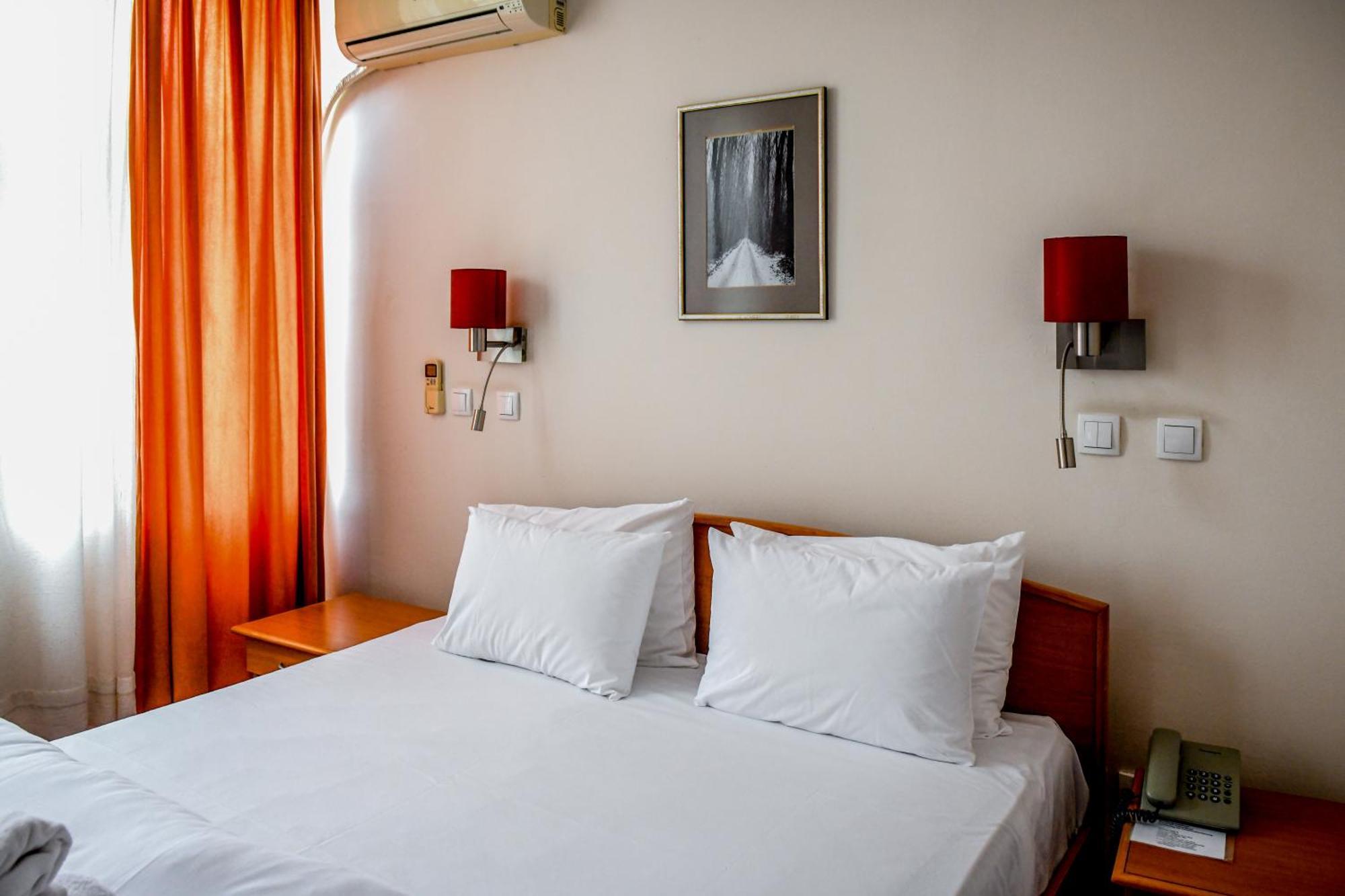 Hotel Fontana Bačka Palanka Extérieur photo
