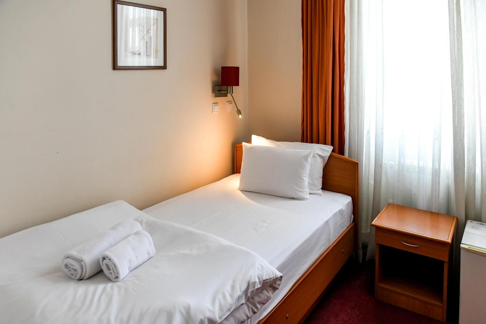 Hotel Fontana Bačka Palanka Extérieur photo