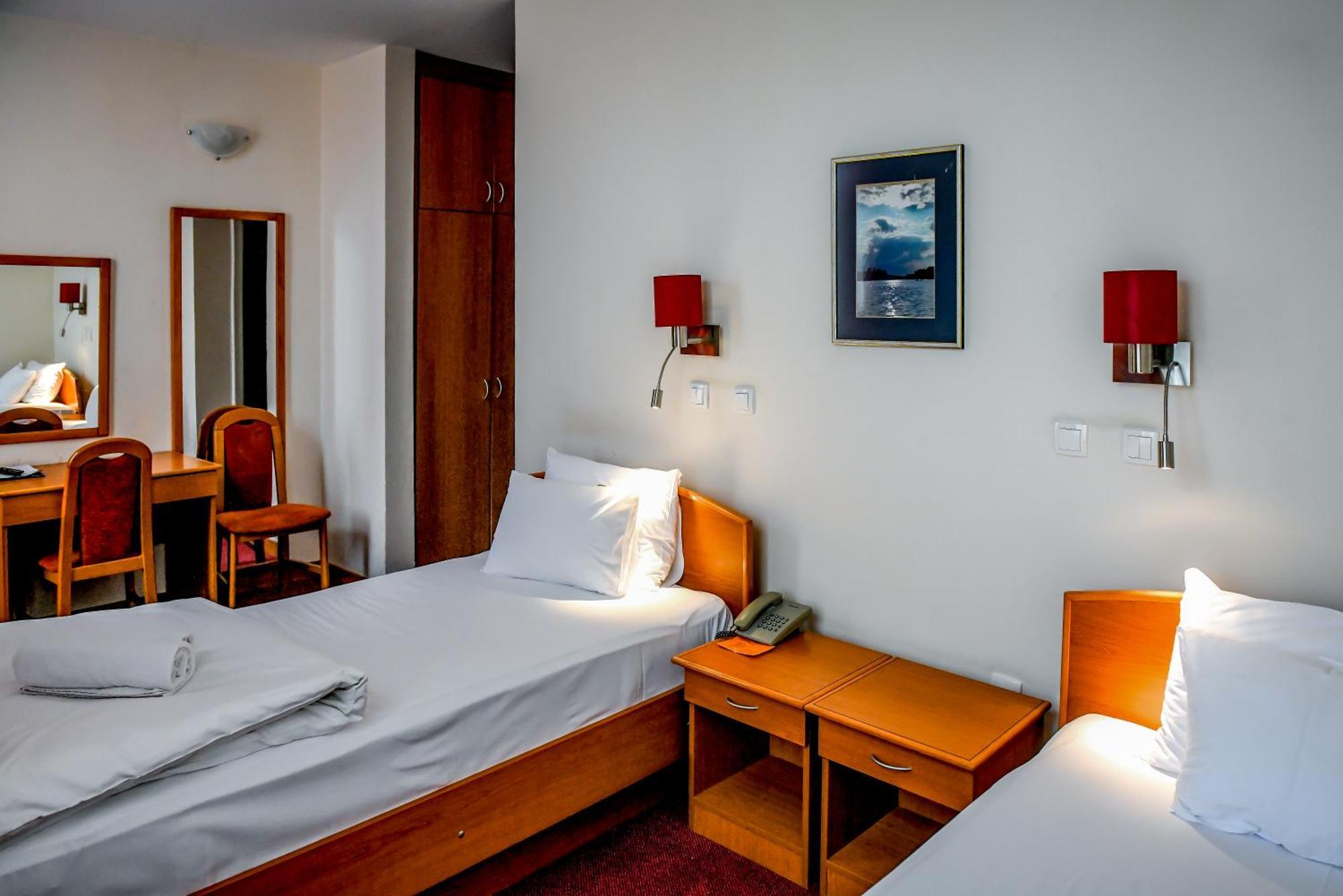 Hotel Fontana Bačka Palanka Extérieur photo