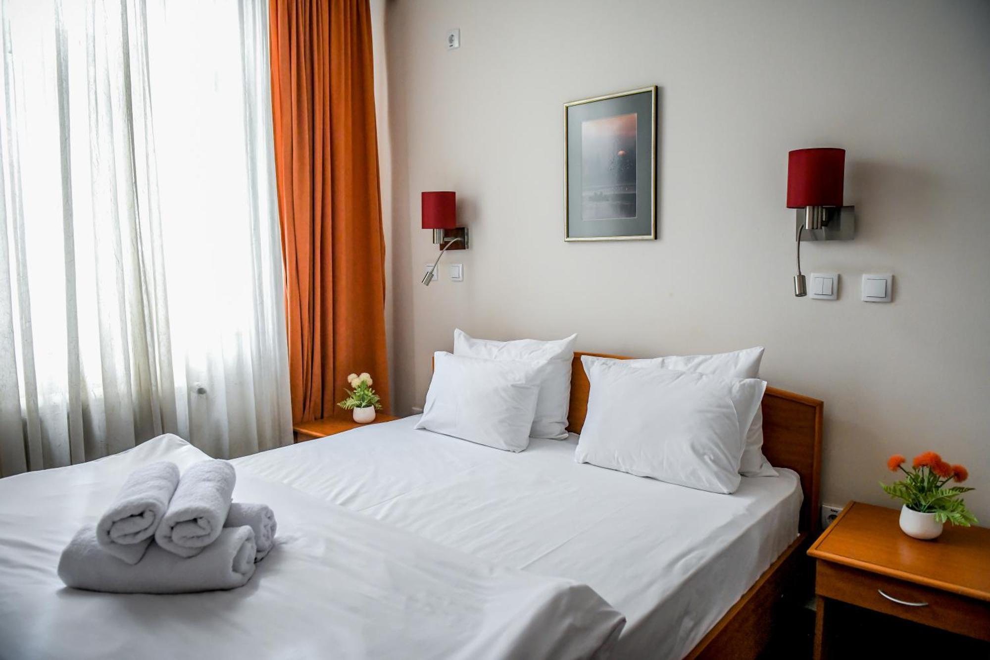 Hotel Fontana Bačka Palanka Extérieur photo