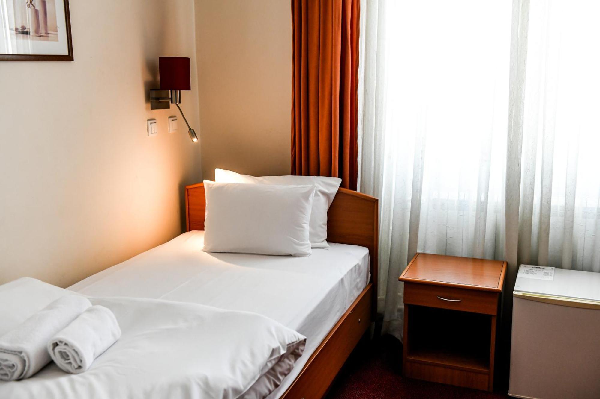Hotel Fontana Bačka Palanka Extérieur photo