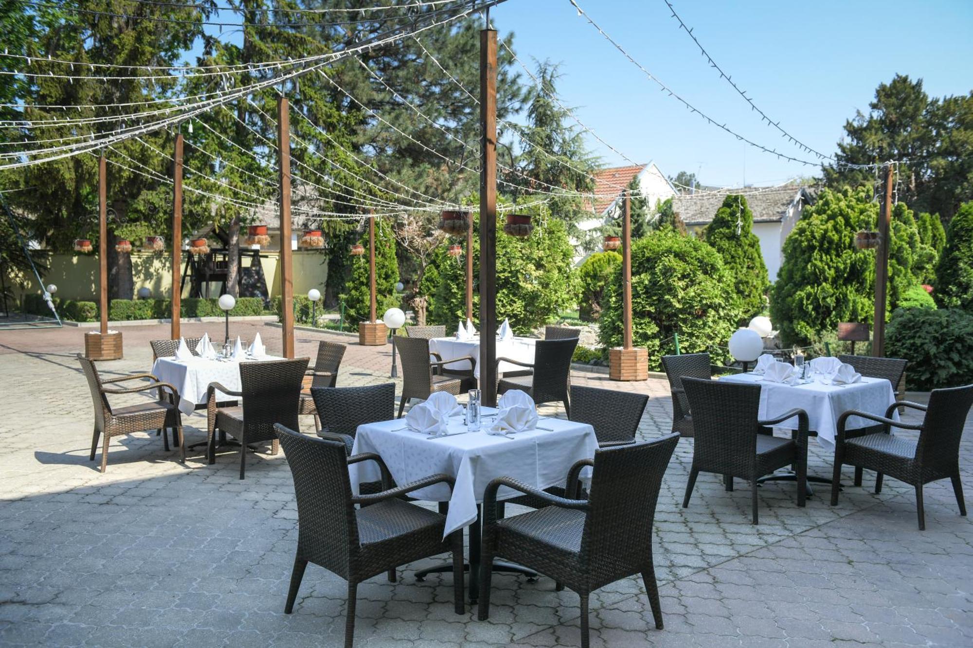 Hotel Fontana Bačka Palanka Extérieur photo